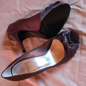 NWOT Monet Dark Gray Satin Pumps Peep toe Bow Stiletto